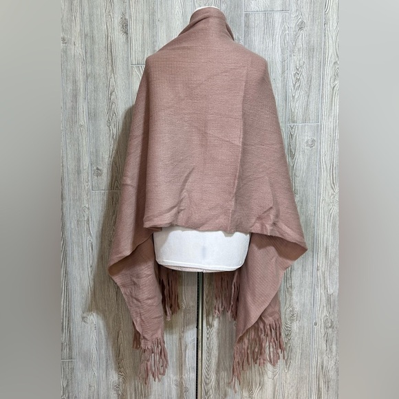 Steve Madden Light Dusty Pink Knit Wrap Shawl Scarf With Fringe - Picture 6 of 8